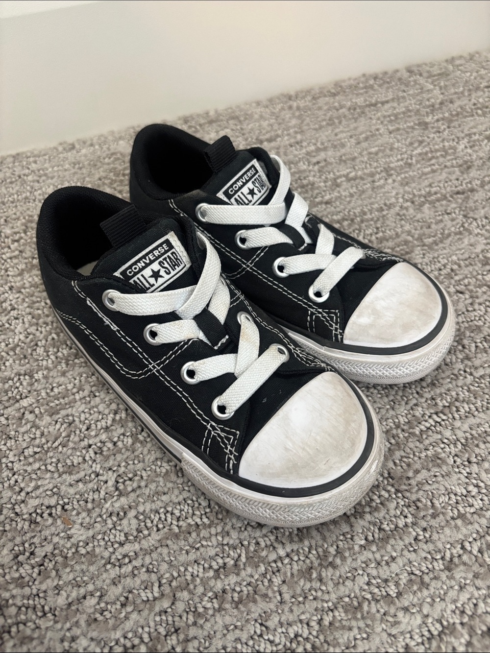 Converse Chuck Taylor Classic Black & White Low Top All Star Kids shoes size 10